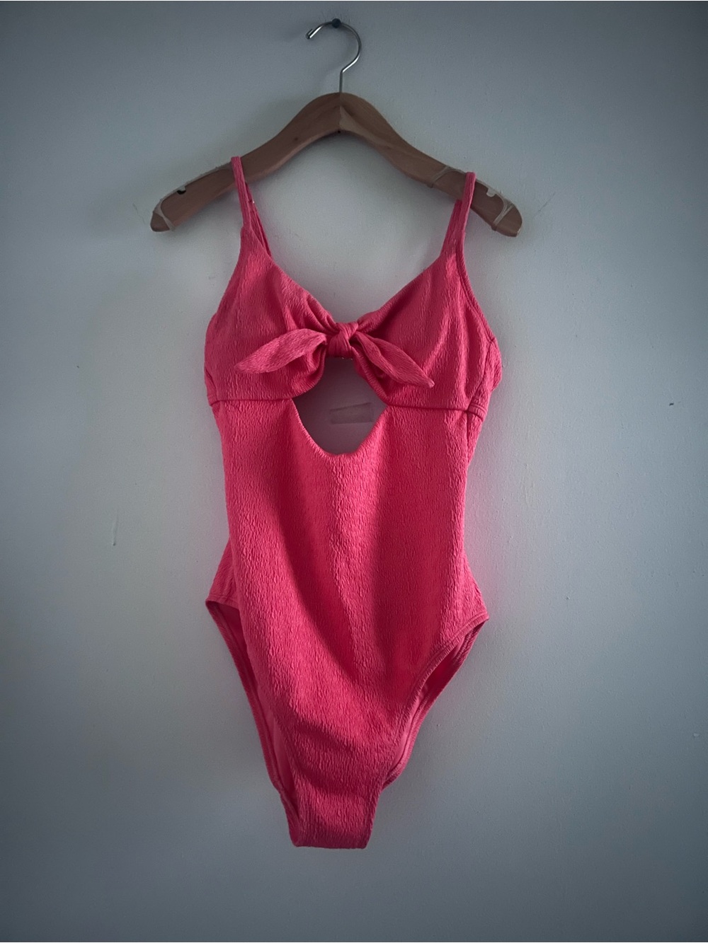 Coral Crepe Padded Cup One-Piece Swimsuit with Front Tie Sz M